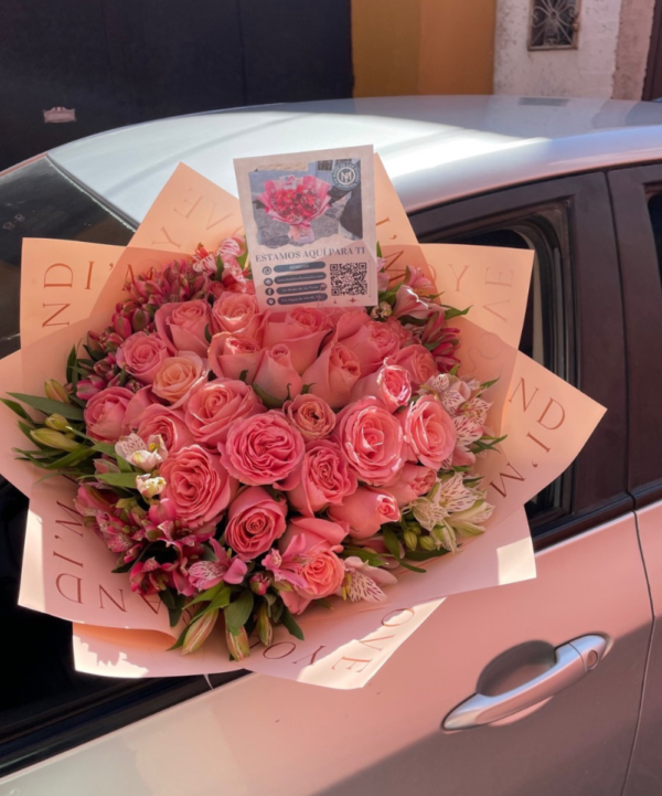 Ramo de 24 rosas rositas - Image 8